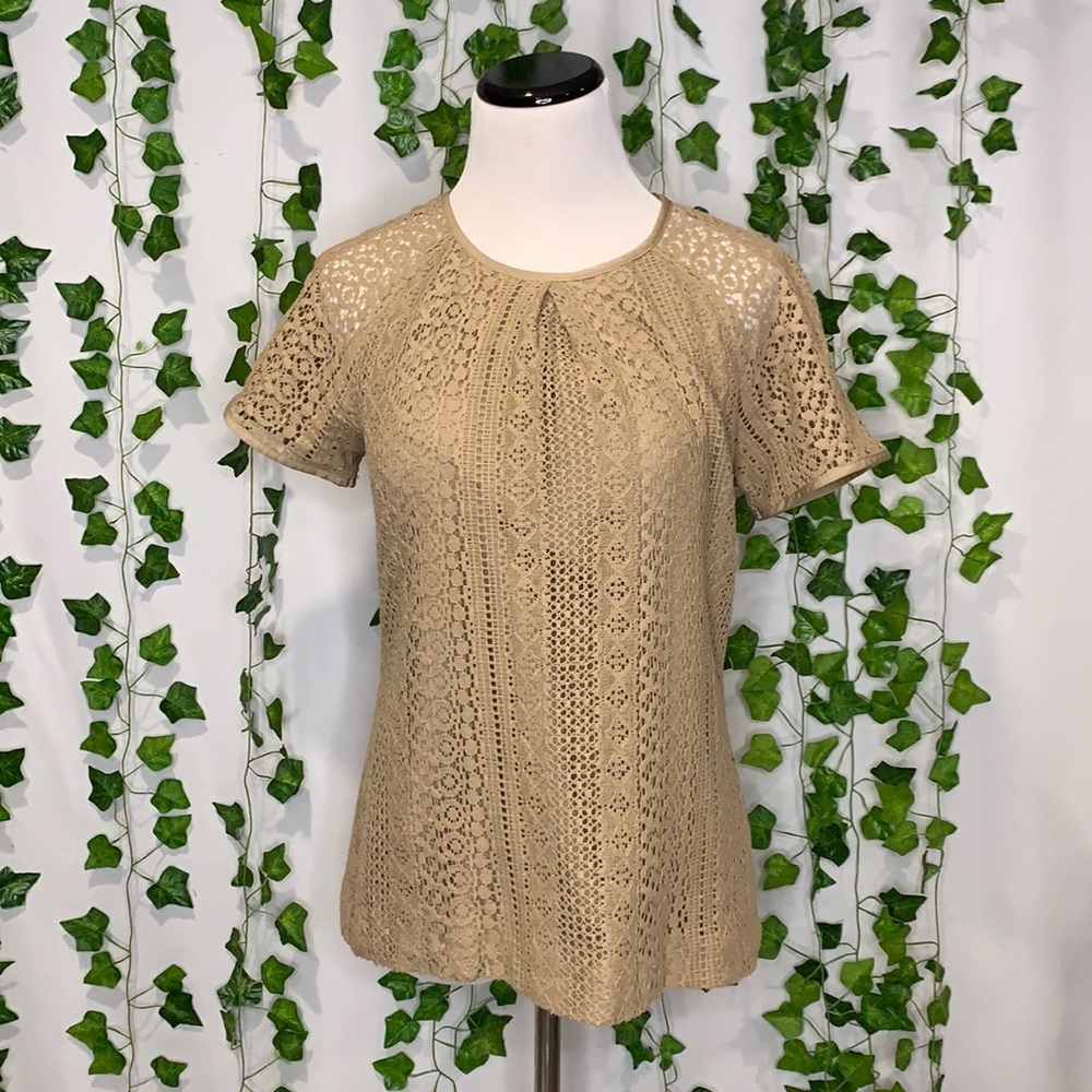 🌻2/$10 Banana Republic Petite Short Sleeve Crochet Top